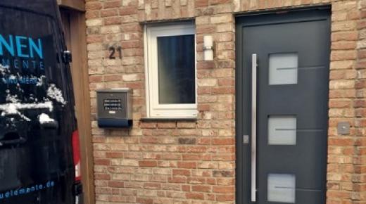 Kunststoff_Haustüre_anthrazit_brueggen