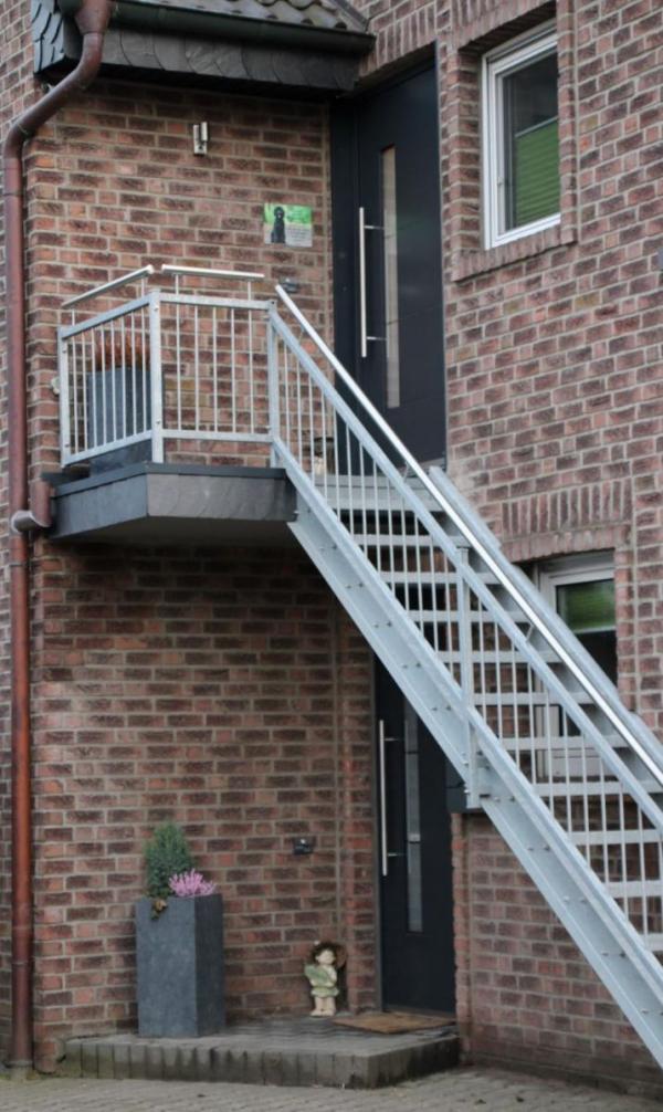 Aluminium-Haustür und Nebeneingangstür in Niederkrüchten